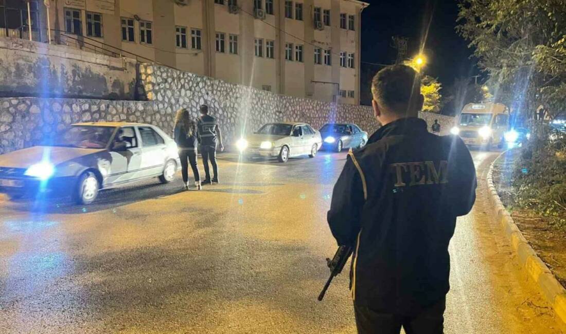 Adıyaman'ın Besni ilçesinde polis ekipleri şok uygulamalarına devam ediyor. İlçe