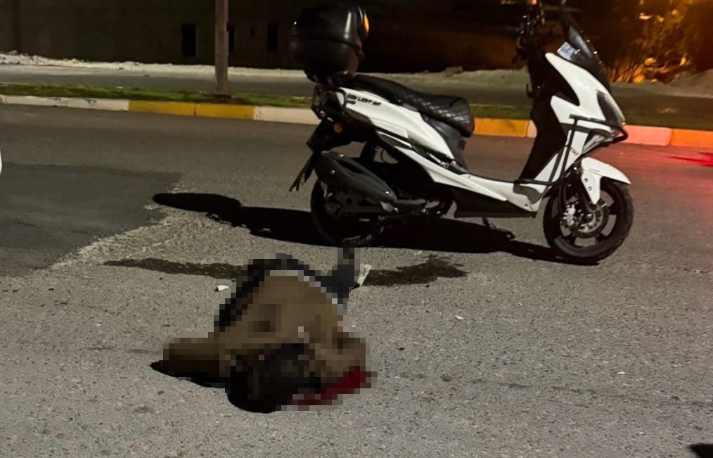 Bıçaklandı, motosikletiyle hastaneye giderken hayatını kaybetti Şanlıurfa'nın Karaköprü ilçesinde 32 yaşındaki bir genç, bıçaklı saldırıya uğradıktan