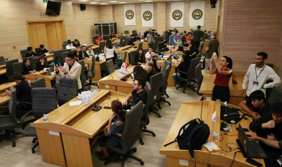 Diyarbakır'da başlayan "Bilim ve Teknoloji Hackathonu" etkinliği, gençlerin AB'nin Bilim