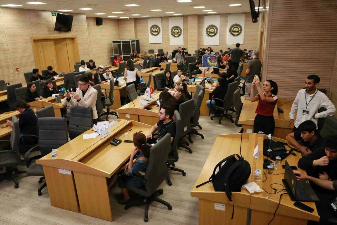 Diyarbakır'da başlayan "Bilim ve Teknoloji Hackathonu" etkinliği, gençlerin AB'nin Bilim