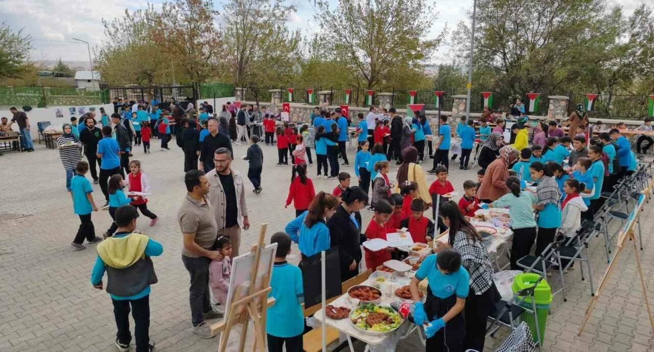 Adıyaman'ın Kahta ilçesindeki Bölükyayla Ortaokulu ve İmam Hatip Ortaokulu iş