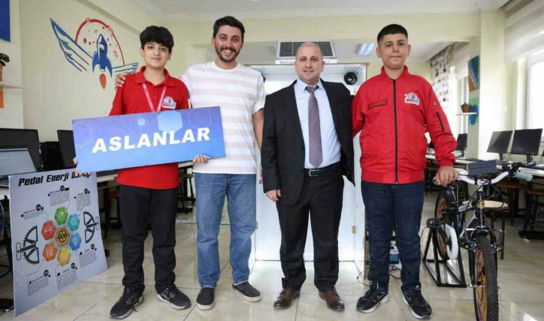 Gaziantep'te bulunan Samiye Teymur Emine Ulusoy Ortaokulu'nda öğrenciler, "Pedal Çevir