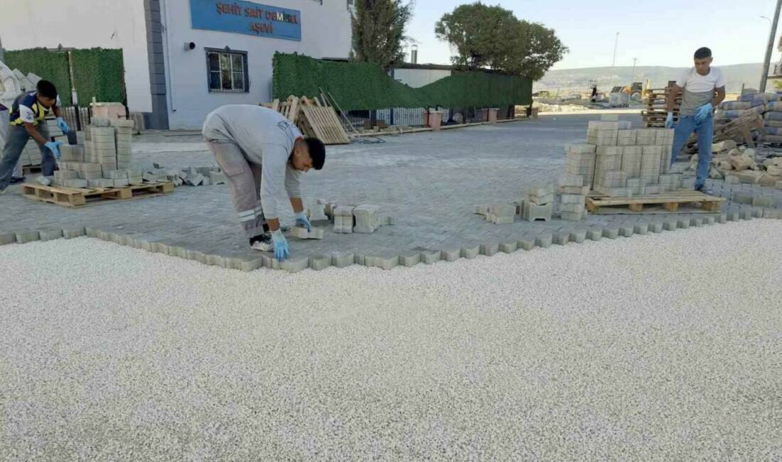 Gaziantep Büyükşehir Belediyesi, Araban ilçesindeki bozulan yolları kilitli parke taşı