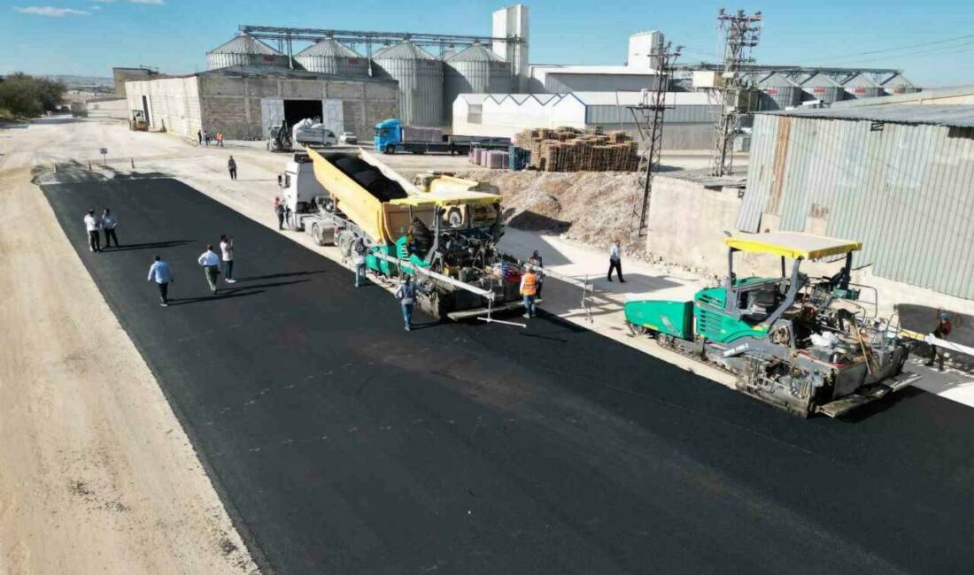 Şanlıurfa Büyükşehir Belediyesi, Eyyübiye ilçesinde sanayi bölgelerine ulaşımı kolaylaştırmak amacıyla