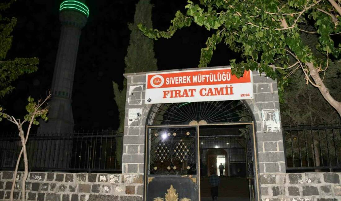 Şanlıurfa'nın Siverek ilçesinde bir cami bahçesinde toprağa gömülü halde yeni