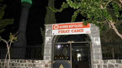 Şanlıurfa'nın Siverek ilçesinde bir cami bahçesinde toprağa gömülü halde yeni