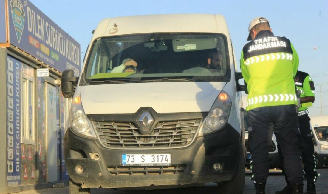 Şırnak'ın Cizre ilçesinde, öğrencilerin güvenliği için okul servislerine yönelik detaylı