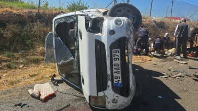 Şırnak'ın Cizre ilçesinde kamyonet ile otomobilin karıştığı trafik kazasında 8