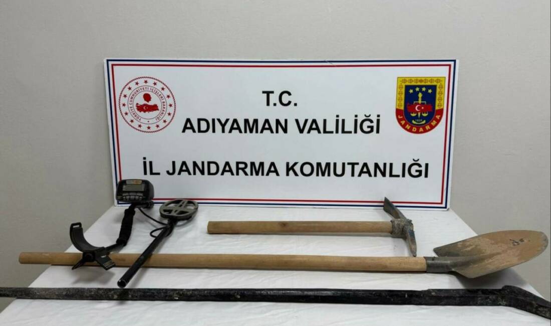 Define arayan şahıslar jandarmaya yakalandı Adıyaman İl Jandarma Komutanlığı ekipleri, define aramak amacıyla kaçak kazı