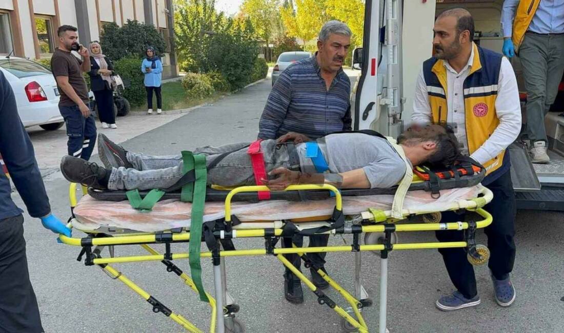 Kahta ilçesinde meydana gelen trafik kazasında motosiklet devrilerek sürücü yaralandı.