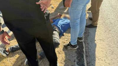 Adıyaman’da, kontrolden çıkarak devrilen motosikletin yerde yatan sürücüsüne başka bir