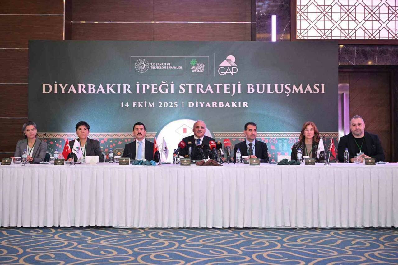 Güneydoğu Anadolu Projesi (GAP) İdaresi Başkanlığı tarafından düzenlenen Diyarbakır İpeği