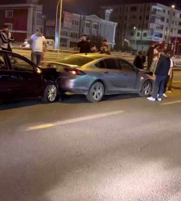 Diyarbakır'da dün akşam Şanlıurfa yolu üzerinde meydana gelen zincirleme trafik