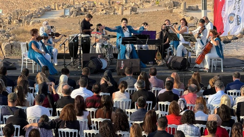 Allegra Ensemble isimli kadın müzik topluluğu, Diyarbakır'ın tarihi mirasından Zerzevan