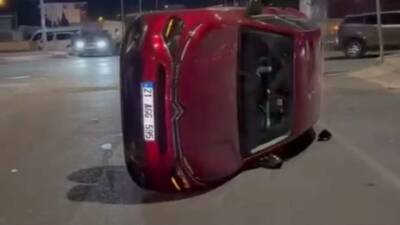 Diyarbakır'ın Bağlar ilçesinde bir otomobilin takla atması sonucu meydana gelen