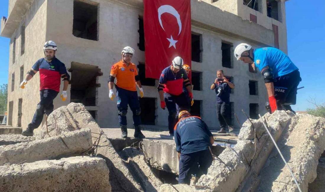 Diyarbakır'da gerçekleştirilen deprem tatbikatı, birçok kurumdan gelen ekiplerin katılımıyla başarılı