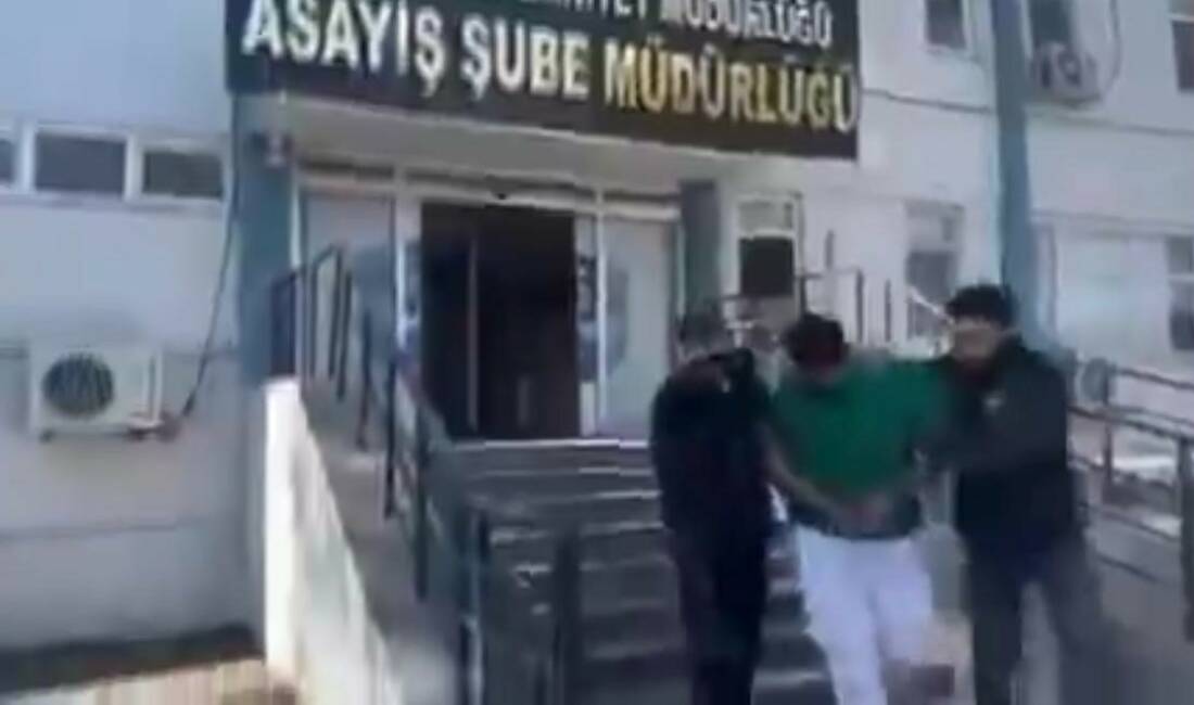 Diyarbakır’da iş yeri kurşunlayan zanlı tutuklandı Diyarbakır'ın Bağlar ilçesinde bir iş yerine yapılan silahlı saldırıyı gerçekleştiren