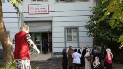 Diyarbakır’ın Bağlar ilçesinde kanser taramaları için Aile Sağlığı Merkezi’ne başvuran