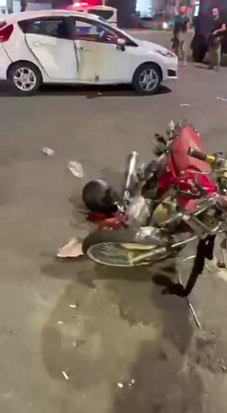 Diyarbakır’da motosiklet ile otomobil çarpıştı: 1 yaralı Diyarbakır'ın Kayapınar ilçesinde meydana gelen trafik kazasında motosiklet ile otomobil