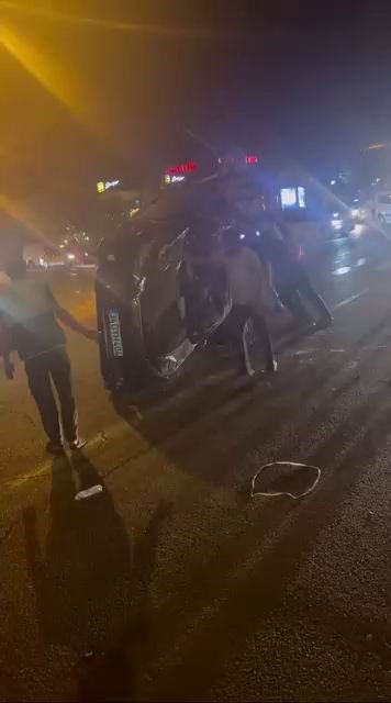 Diyarbakır'ın Kayapınar ilçesinde meydana gelen trafik kazasında, sürücüsünün direksiyon hakimiyetini