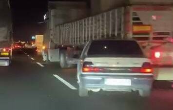 Diyarbakır'da otomobil ile tırın karıştığı kaza sonucunda bir kişi yaralandı.