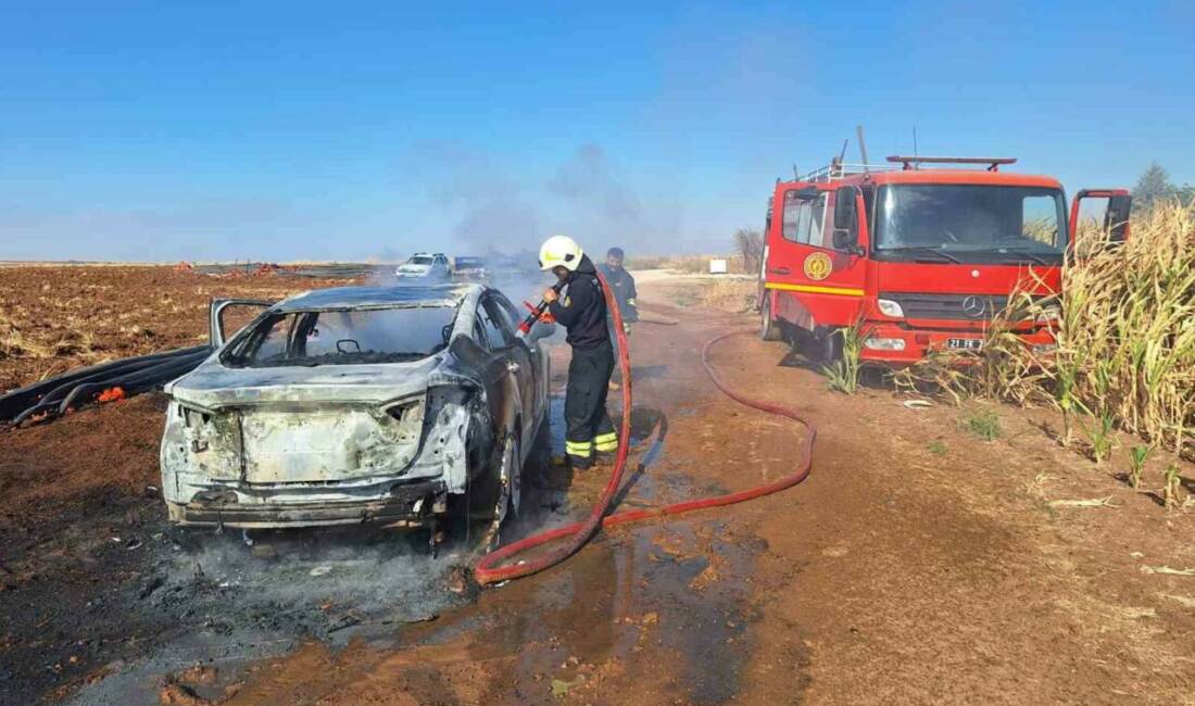 Diyarbakır’da seyir halindeki araç küle döndü Diyarbakır’ın Çınar ilçesinde seyir halindeki otomobil alev adlı. Ekiplerin müdahalesi