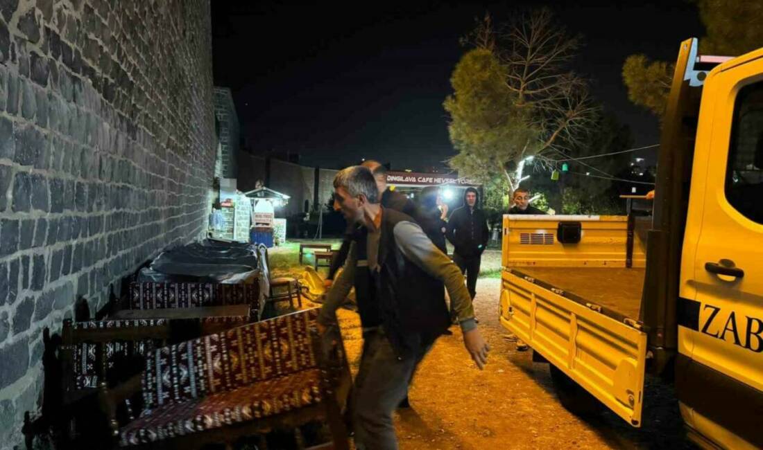 Diyarbakır’da sur diplerini işgal eden işyeri tahliye edildi Diyarbakır Büyükşehir Belediyesi, İçkale'de sur diplerini işgal eden bir işyerini