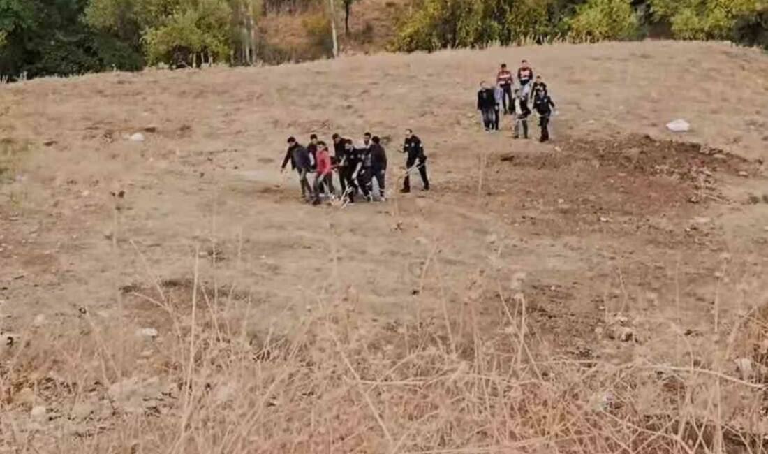 Çermik ilçesinde bir kişi, tarlada ağaca asılı halde ölü olarak