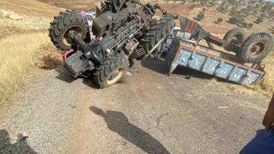 Çınar ilçesinde traktör devrildi, 3 kişi yaralandı. Yaralılar hastaneye kaldırıldı.