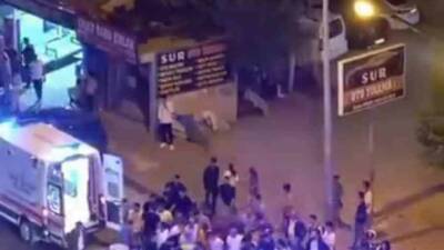 Silvan ilçesinde bir kadına motosiklet çarptı, kazada 1'i ağır olmak