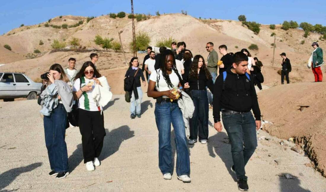Şanlıurfa’nın Siverek ilçesinde bulunan Takoran Vadisi, sonbahar mevsimiyle birlikte hem