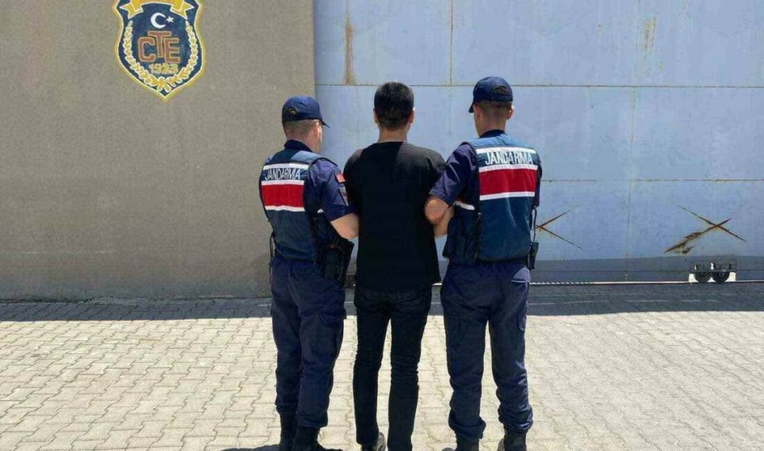 Dolandırıcılık suçundan 16 yıl kesinleşmiş cezayla aranan şahıs yakalandı Gaziantep’te dolandırıcılık suçundan 16 yıl kesinleşmiş hapis cezasıyla aranan şahıs,