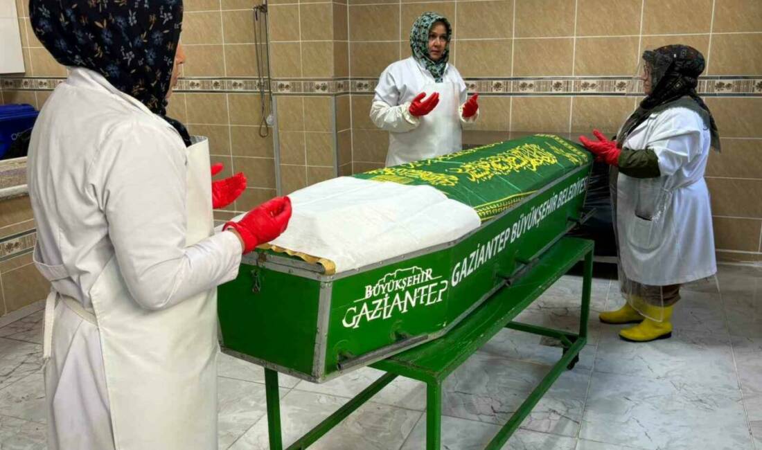 Gaziantep'teki kadın gassallar, mesleklerini sevgiyle yaparak insanlara yardım etme fırsatı