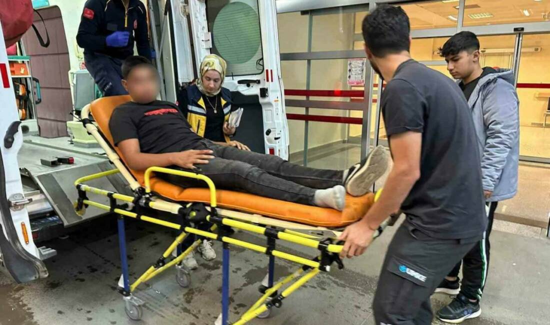 Adıyaman'da, elektrikli bisiklet ile motosikletin çarpışması sonucu bir kişi yaralandı.