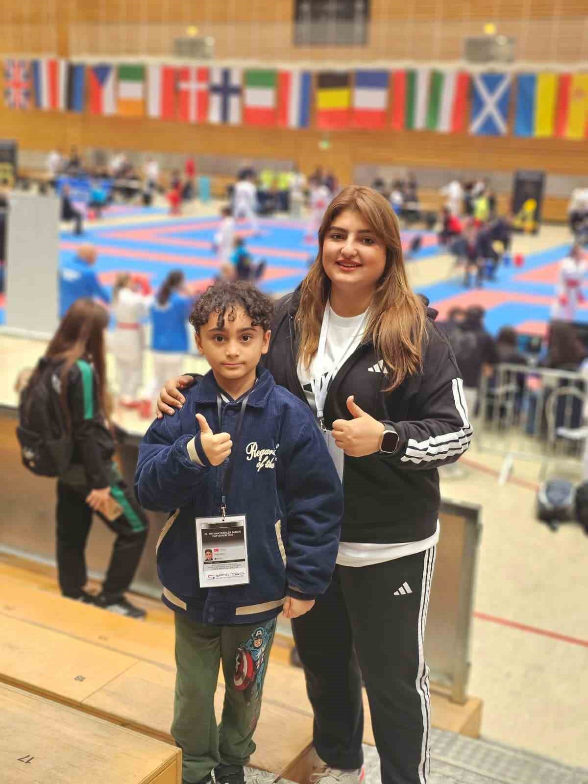 Almanya'da düzenlenen Uluslararası Banzai Karate Turnuvası'nda 25 kilo Erkekler Kategorisi'nde
