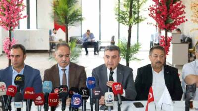 Eyyübiye Belediye Başkanı Mehmet Kuş, yerel ve ulusal basın mensuplarıyla