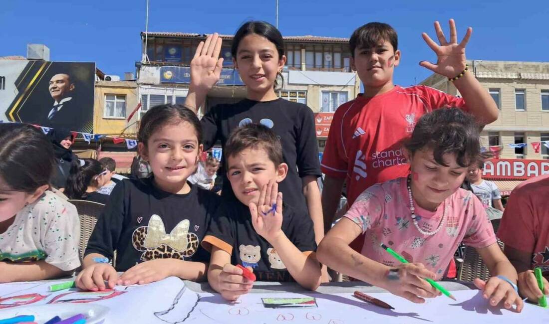Kilis’te çocuklar, Gazze'ye destek amacıyla resimler çizerek duygularını ifade etti.