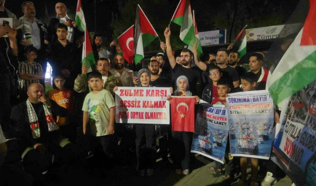 İslahiye ilçesinde toplanan yüzlerce kişi, İsrail'in Sumud Filosu'na saldırılarına tepki