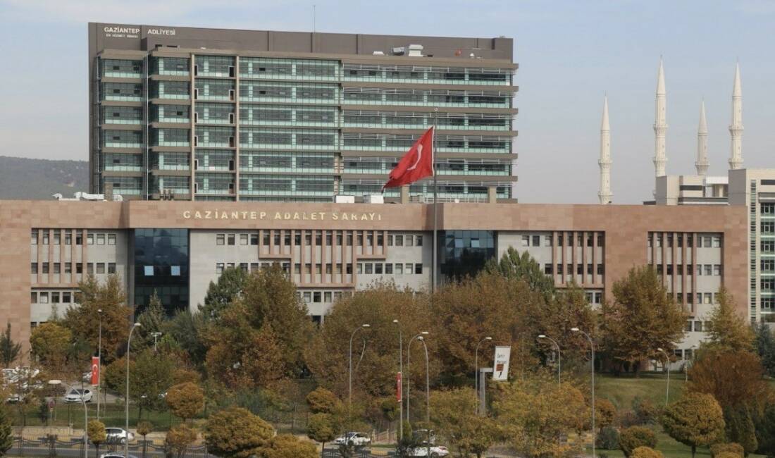 Gaziantep’te 17 bıçak darbesiyle öldürülen Mustafa Yıldız davasında karar çıktı Gaziantep'te bir kişinin 17 bıçak darbesiyle öldürülmesiyle ilgili dava sonuçlandı.