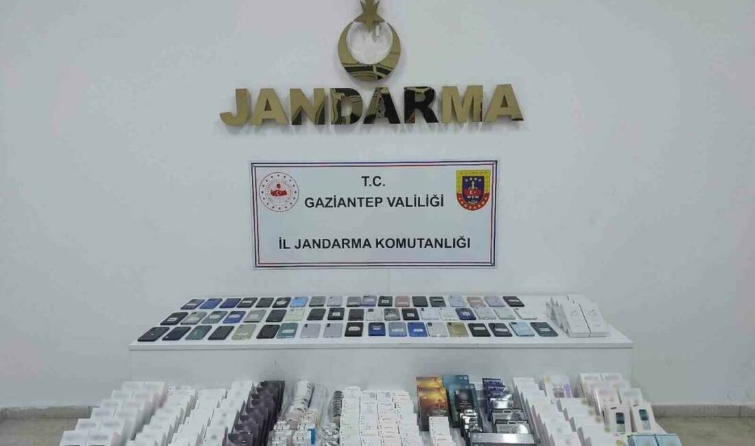 1,9 milyon TL değerinde kaçak elektronik ürün ele geçirildi: 1 gözaltı Gaziantep'te jandarma ekipleri, gümrük kaçağı elektronik ürünlerin bulunduğu bir iş
