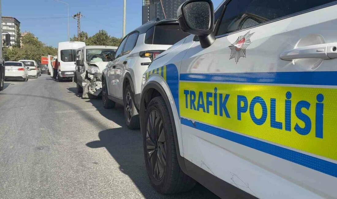 Gaziantep'te meydana gelen trafik kazasında, 2 işçi servisi, 1 hafif