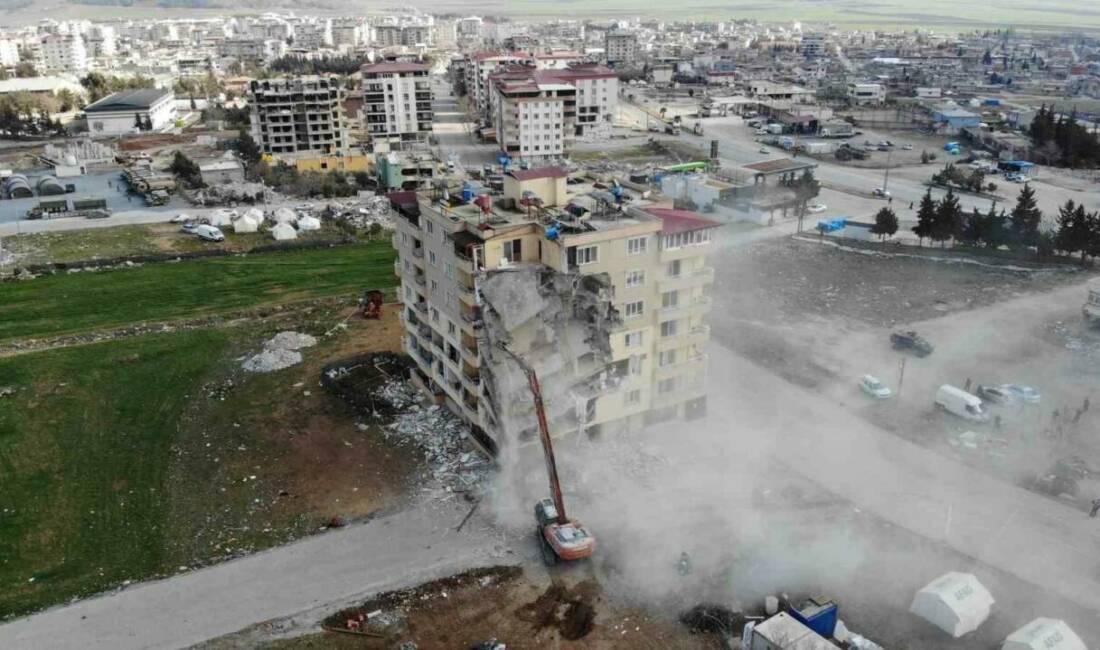 Gaziantep’te 67 kişinin öldüğü Yunus Kaya Apartmanı müteahhidine 13 yıl ceza Nurdağı ilçesindeki 6 Şubat depremlerinde yıkılan Yunus Kaya Apartmanı ile