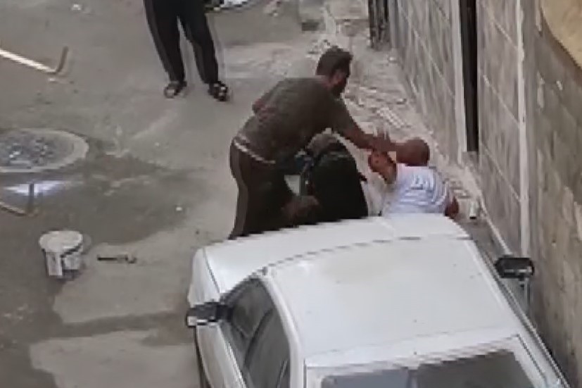 Gaziantep'te yaşanan olayda bir kişi, annesini tekmeledikten sonra ağabeyini bıçaklayarak