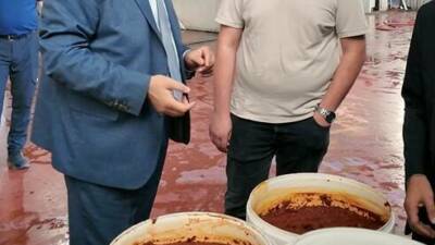 Gaziantep'te bir gıda fabrikasında yapılan denetimlerde tarihi geçmiş ve bozulmuş