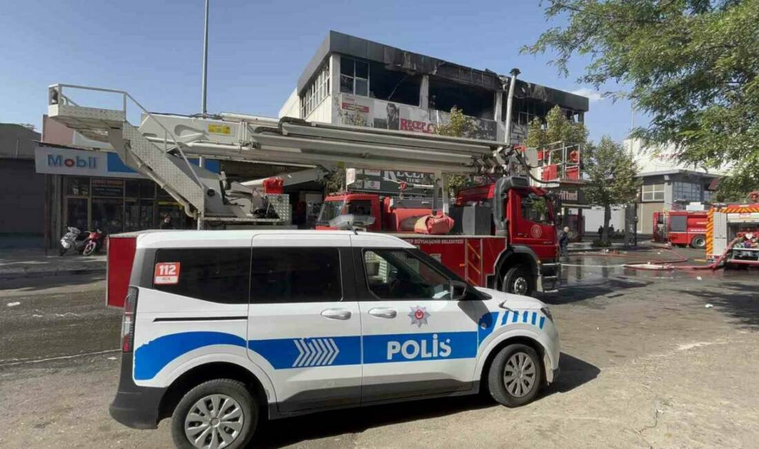 Gaziantep'te bir iş yerinde çıkan yangın, itfaiye ekiplerinin müdahalesiyle kontrol