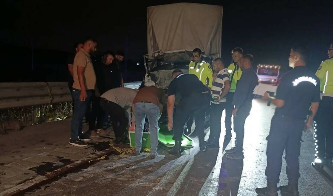 Gaziantep'te bir kamyonetin, önünde seyir halindeki kamyona çarpması sonucu meydana