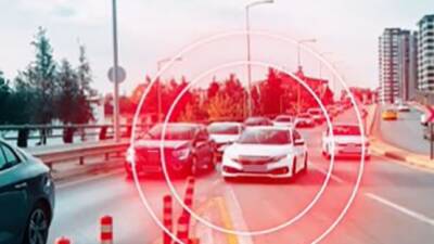 Gaziantep'te trafikte araçların arasına kaynak yöntemiyle girip şerit değiştiren 2