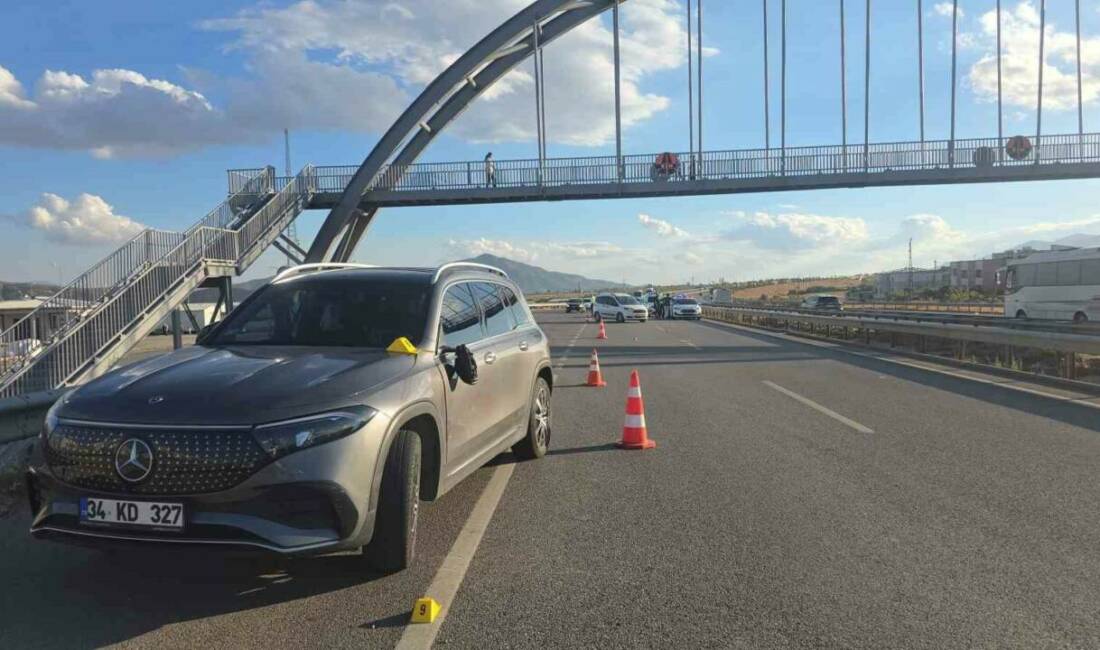 Gaziantep'in İslahiye ilçesinde, yaya üst geçidi yerine yoldan karşıya geçmeye