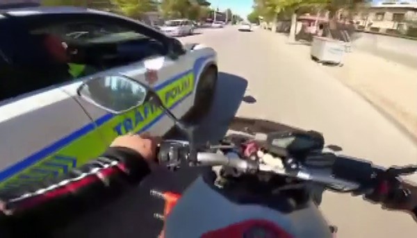 Gaziantep'te plakasını kapatarak, makas atarak ve abartılı egzoz kullanarak trafiği