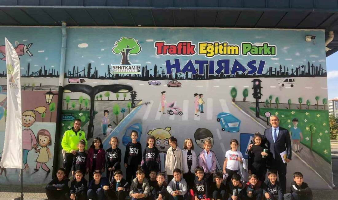 GKV’li minikler trafik kurallarını öğreniyor Gaziantep Kolej Vakfı İlkokulu öğrencileri, Trafik Eğitim Parkı’nı ziyaret ederek